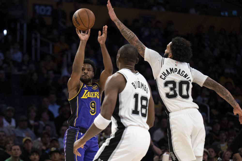 出强劲的崛 出强劲的崛